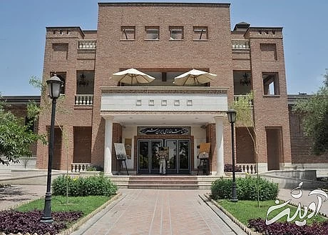 مدیران محترم به جای آنچه ابتذال می نامید تئاتر را هم ببینید